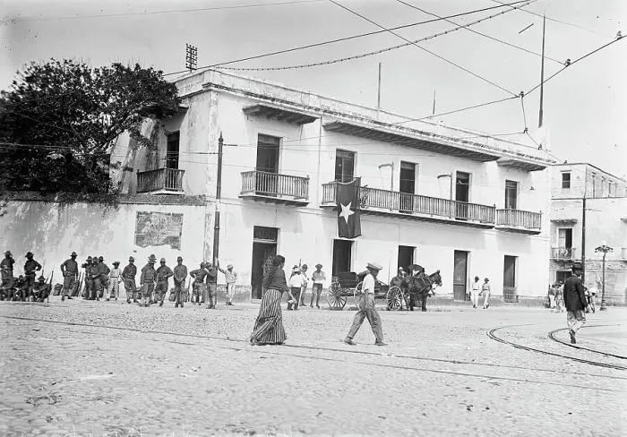 Framed Print : General Maas of Mexico - His Home in Vera Cruz [sic], 1915. Creator: Harris & Ewing. General Maas of Mexico - His Home in Vera Cruz [sic], 1915. Creator: Harris & Ewing