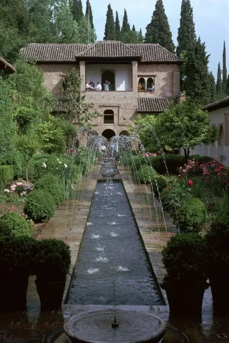 Framed Print : Generalife, Moorish Gardens, in Grenada, 14th century Framed Print : Generalife, Moorish Gardens, in Grenada, 14th century