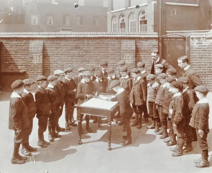 Framed Print : Geography lesson, Hague Street School, Bethnal Green, London, 1908 Framed Print : Geography lesson, Hague Street School, Bethnal Green, London, 1908