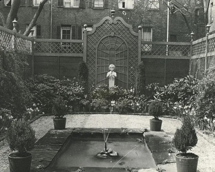 Framed Print : George Hoadly Ingalls house, 154 East 78th Street, New York, New York, 1921. Creator: Frances Benjamin Johnston
