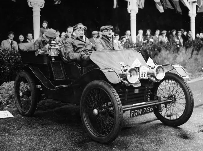 Framed Print : George Lanchester in a 1902 Lanchester, Brighton, East Sussex, 1952 Framed Print : George Lanchester in a 1902 Lanchester, Brighton, East Sussex, 1952