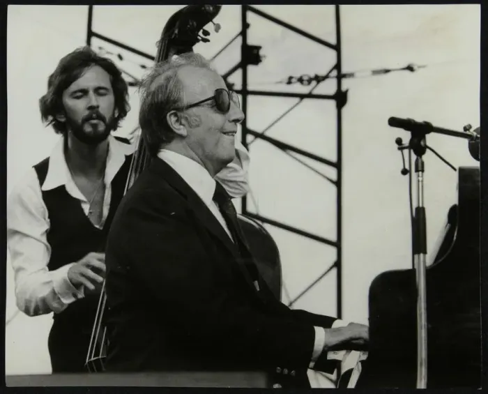 Framed Print : George Shearing and Brian Torff on stage at the Capital Radio Jazz Festival, Alexandra Palace Framed Print : George Shearing and Brian Torff on stage at the Capital Radio Jazz Festival, Alexandra Palace