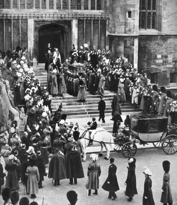 Framed Print : George Vs resting place, St Georges Chapel, Windsor Castle, 28 January 1936 Framed Print : George Vs resting place, St Georges Chapel, Windsor Castle, 28 January 1936
