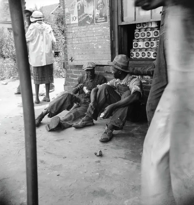 Framed Print : Georgia peach pickers eating, Muscella, Georgia, 1936. Creator: Dorothea Lange Framed Print : Georgia peach pickers eating, Muscella, Georgia, 1936. Creator: Dorothea Lange