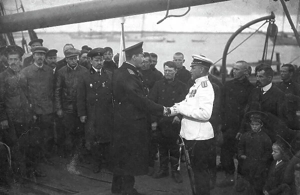 Georgii Iakovlevich Sedov and Members of the Expedition with Those Seeing Them off on the..., 1912. Creator: Nikolay Vasilyevich Pinegin