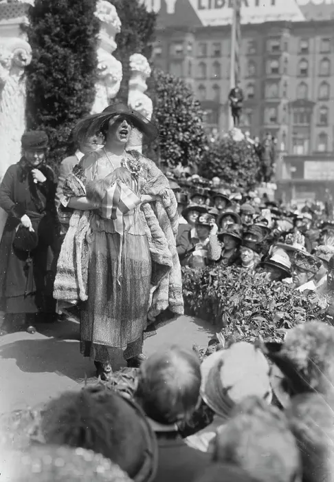 Framed Print : Geraldine Farrar, 1918. Creator: Bain News Service Framed Print : Geraldine Farrar, 1918. Creator: Bain News Service