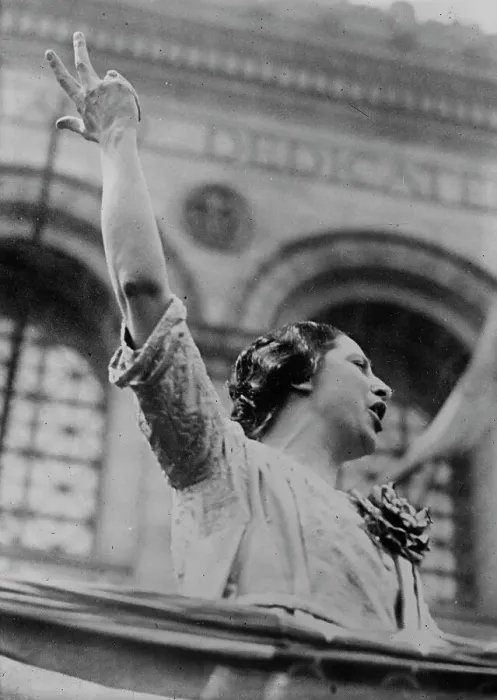 Framed Print : Geraldine Farrar, between c1915 and c1920. Creator: Bain News Service Framed Print : Geraldine Farrar, between c1915 and c1920. Creator: Bain News Service