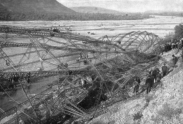 German Air Disaster; The remains of the 'L-45', taken down on the banks of the Buech... 1917. Creator: Unknown. German Air Disaster; The remains of the 'L-45', taken down on the banks of the Buech... 1917. Creator: Unknown