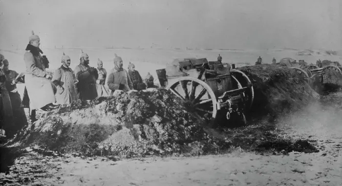 Framed Print : German battery in action, between c1915 and 1918. Creator: Bain News Service Framed Print : German battery in action, between c1915 and 1918. Creator: Bain News Service