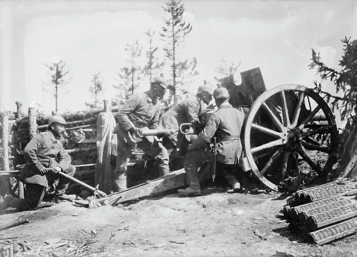 Framed Print : German Battery in Galicia, between 1914 and c1915. Creator: Bain News Service Framed Print : German Battery in Galicia, between 1914 and c1915. Creator: Bain News Service