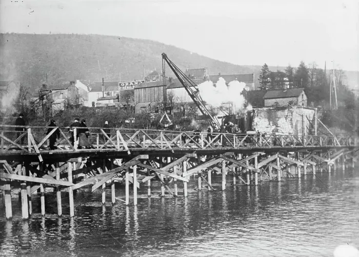 Framed Print : German Bridge over Maas at Dinant, between 1914 and c1915. Creator: Bain News Service Framed Print : German Bridge over Maas at Dinant, between 1914 and c1915. Creator: Bain News Service