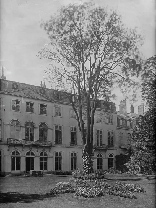 Framed Print : German Embassy, Paris, between c1915 and c1920. Creator: Bain News Service Framed Print : German Embassy, Paris, between c1915 and c1920. Creator: Bain News Service