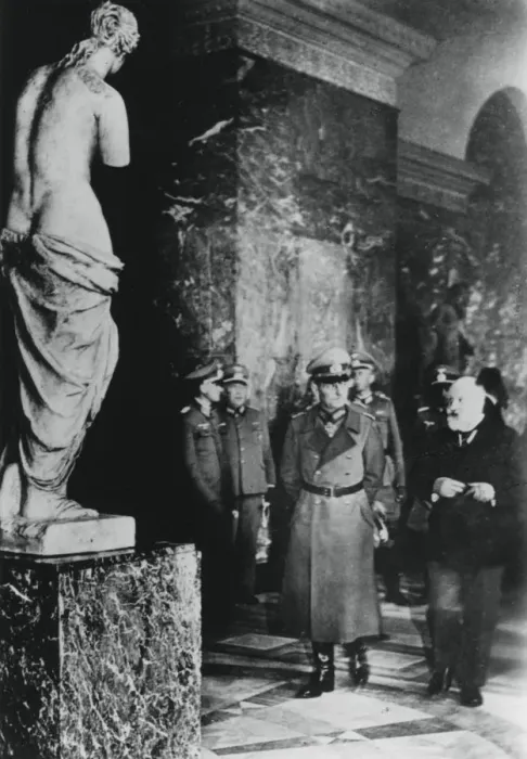 Framed Print : German Field Marshal von Rundstedt visiting the Louvre, occupied Paris, October 1940