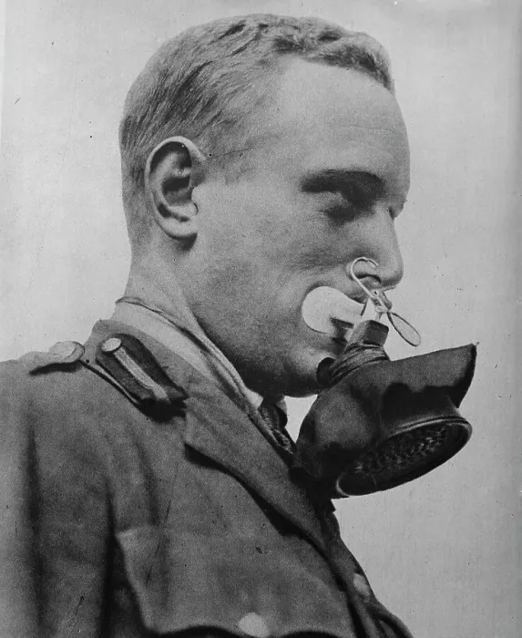 Framed Print : German gas mask, between c1915 and 1918. Creator: Bain News Service Framed Print : German gas mask, between c1915 and 1918. Creator: Bain News Service