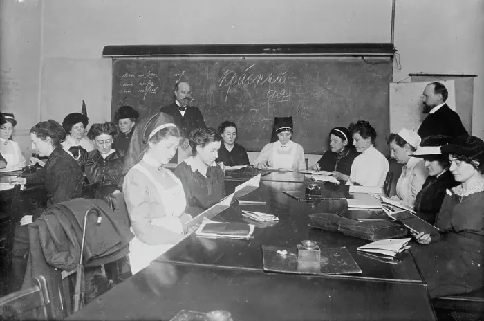 Framed Print : German Nurses learning Russian, between c1915 and c1918. Creator: Bain News Service Framed Print : German Nurses learning Russian, between c1915 and c1918. Creator: Bain News Service