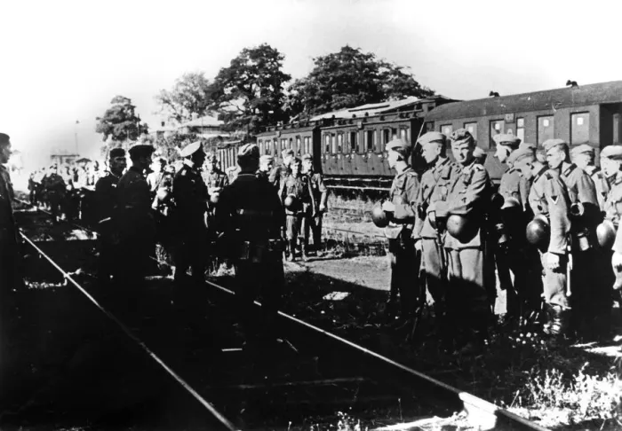 Framed Print : German soldiers awaiting transportation in a railway station in the Paris suburbs, August 1940 Framed Print : German soldiers awaiting transportation in a railway station in the Paris suburbs, August 1940