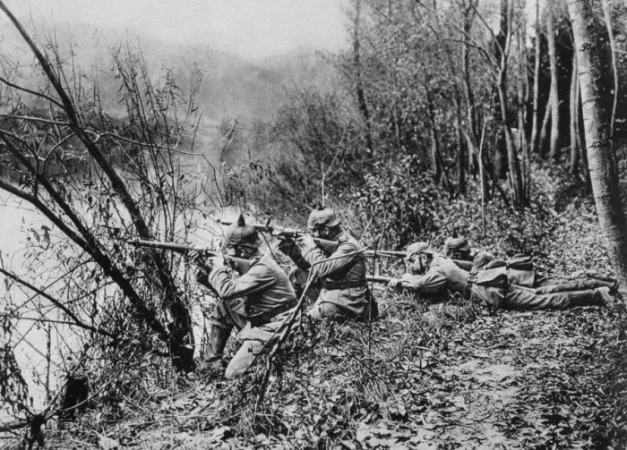 Framed Print : German soldiers at the edge of the River Aisne, France, 1915 Framed Print : German soldiers at the edge of the River Aisne, France, 1915