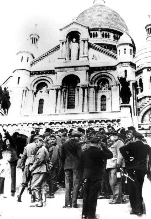 Framed Print : German soldiers outside the Sacre Coeur, Montmartre, Paris, 10 October 1940 Framed Print : German soldiers outside the Sacre Coeur, Montmartre, Paris, 10 October 1940