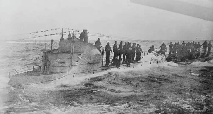 Framed Print : German submarine surrenders to U.S. Navy, 1917. Creator: Bain News Service