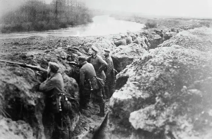 Framed Print : German trenches on the Aisne, between 1914 and c1915. Creator: Bain News Service Framed Print : German trenches on the Aisne, between 1914 and c1915. Creator: Bain News Service