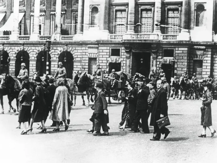 Framed Print : German troops in occupied Paris, June 1940 Framed Print : German troops in occupied Paris, June 1940