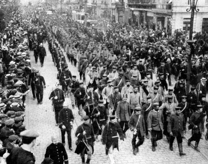 Framed Print : German troops as prisoners in Antwerp, Belgium, First World War, 1914 Framed Print : German troops as prisoners in Antwerp, Belgium, First World War, 1914