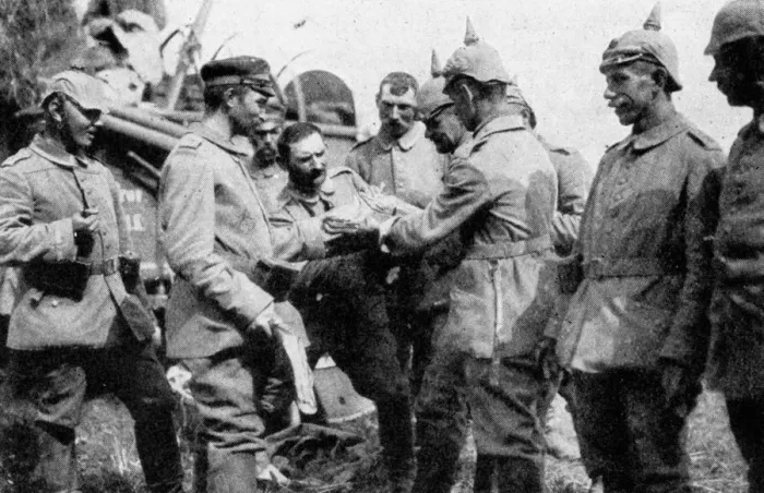 Framed Print : German troops stopping for midday rations on the way to Brussels, First World War, 1914 Framed Print : German troops stopping for midday rations on the way to Brussels, First World War, 1914
