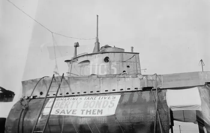 Framed Print : German U-boat in N.Y. 1917. Creator: Bain News Service Framed Print : German U-boat in N.Y. 1917. Creator: Bain News Service