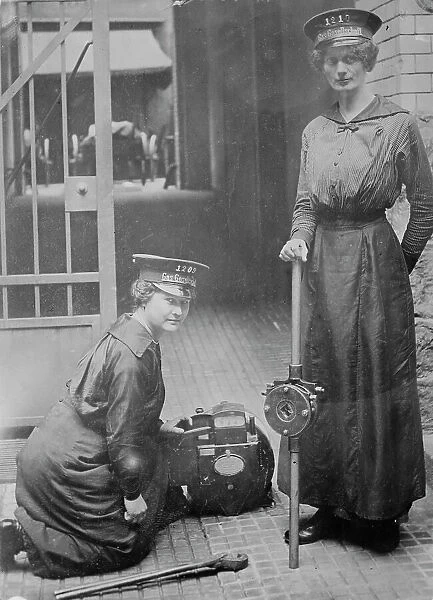 German women do men's work, between c1915 and 1918. Creator: Bain News Service