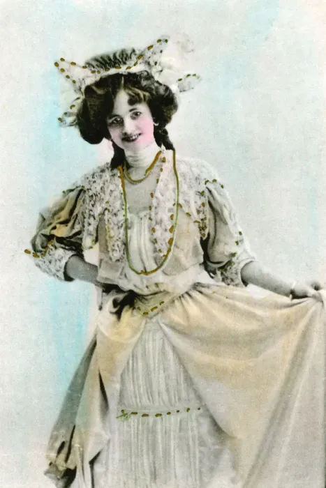 Framed Print : Gertie Millar (1879-1952), English actress and singer, 1906. Artist: Davidson Brothers Framed Print : Gertie Millar (1879-1952), English actress and singer, 1906. Artist: Davidson Brothers