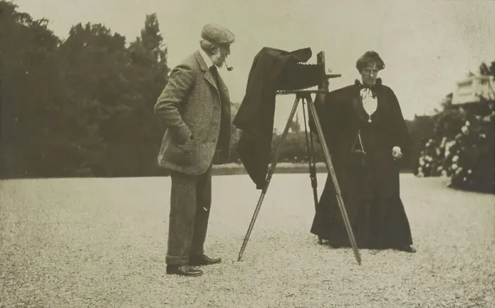 Framed Print : Gertrude Ka¨sebier, 1905. Creator: Frances Benjamin Johnston Framed Print : Gertrude Ka¨sebier, 1905. Creator: Frances Benjamin Johnston