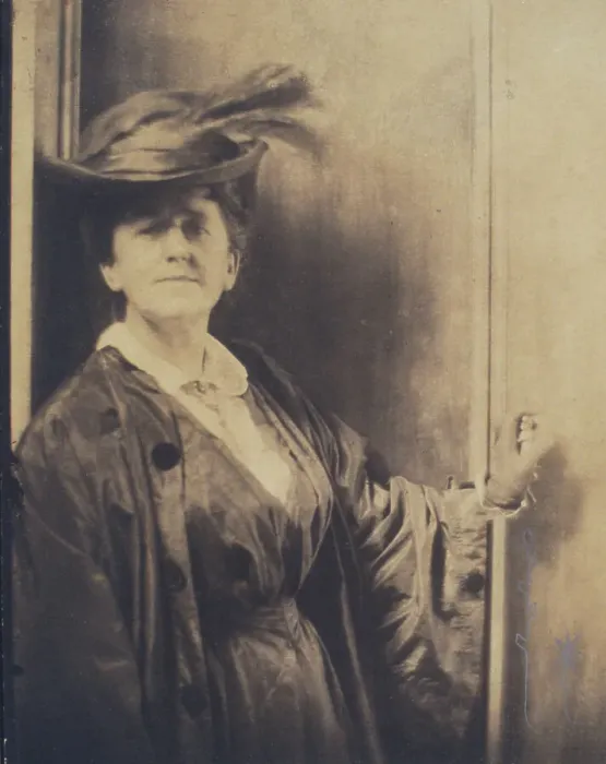 Framed Print : Gertrude Ka¨sebier, wearing feathered hat, standing, facing front, half-length portrait, c1900. Creator: Adolph de Meyer Framed Print : Gertrude Ka¨sebier, wearing feathered hat, standing, facing front, half-length portrait, c1900. Creator: Adolph de Meyer