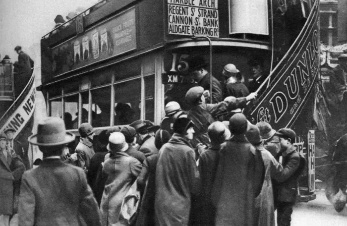 Framed Print : Getting on a bus in Ludgate Hill, London, 1926-1927 Framed Print : Getting on a bus in Ludgate Hill, London, 1926-1927