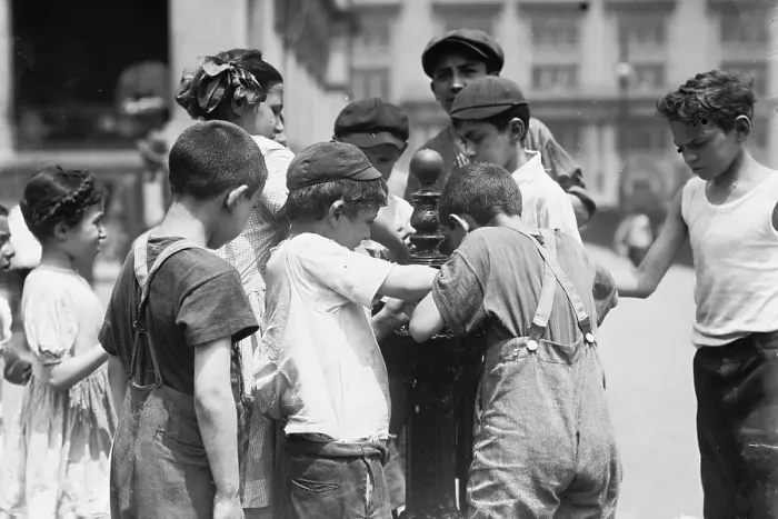Framed Print : Getting drinks on hot day, between c1910 and c1915. Creator: Bain News Service Framed Print : Getting drinks on hot day, between c1910 and c1915. Creator: Bain News Service