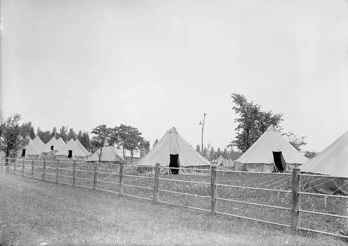 Framed Print : Gettysburg Reunion, 1913. Creator: Harris & Ewing. Gettysburg Reunion, 1913. Creator: Harris & Ewing Framed Print : Gettysburg Reunion, 1913. Creator: Harris & Ewing. Gettysburg Reunion, 1913. Creator: Harris & Ewing