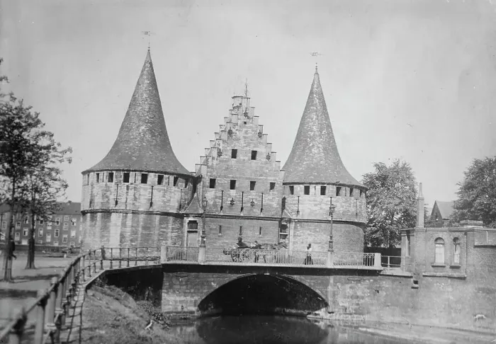 Framed Print : Ghent, between c1915 and c1920. Creator: Bain News Service Framed Print : Ghent, between c1915 and c1920. Creator: Bain News Service