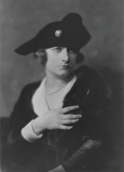 Gibson, Jean, Miss, portrait photograph, 1917 Oct. 19. Creator: Arnold Genthe