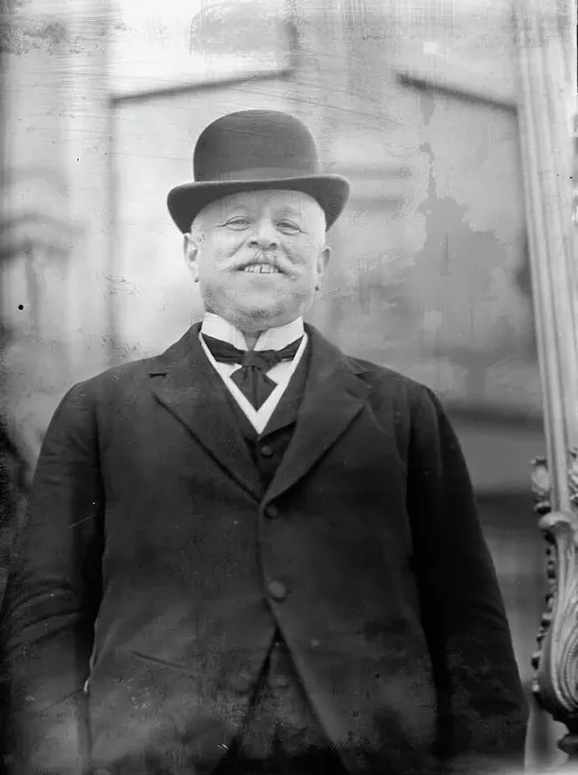 Framed Print : Gilberto Crespo y Martinez, Ambassador from Mexico, 1911. Creator: Harris & Ewing. Gilberto Crespo y Martinez, Ambassador from Mexico, 1911. Creator: Harris & Ewing Framed Print : Gilberto Crespo y Martinez, Ambassador from Mexico, 1911. Creator: Harris & Ewing. Gilberto Crespo y Martinez, Ambassador from Mexico, 1911. Creator: Harris & Ewing