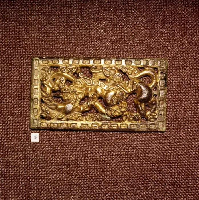 Framed Print : Gilded Bronze Harness Plaque of Two Animals Fighting, Ordos Region, c3rd century BC Framed Print : Gilded Bronze Harness Plaque of Two Animals Fighting, Ordos Region, c3rd century BC