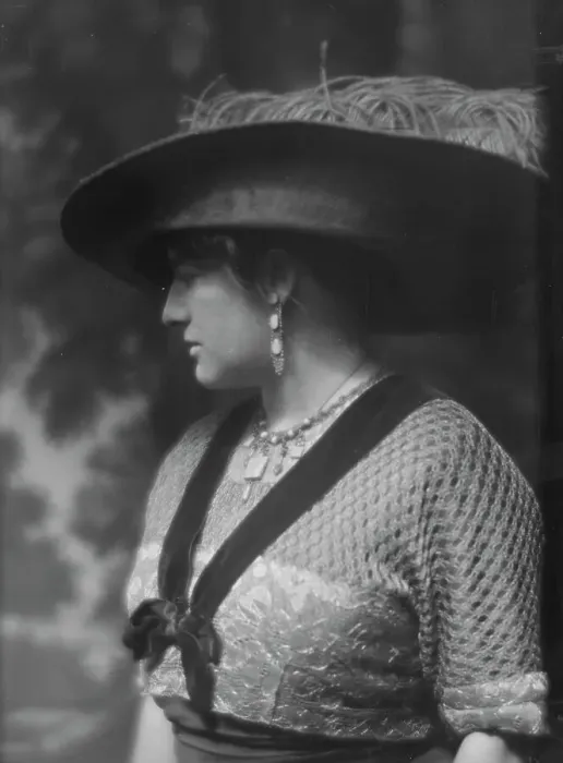 Framed Print : Gilmore, Inez Haynes, Mrs. portrait photograph, 1913. Creator: Arnold Genthe Framed Print : Gilmore, Inez Haynes, Mrs. portrait photograph, 1913. Creator: Arnold Genthe