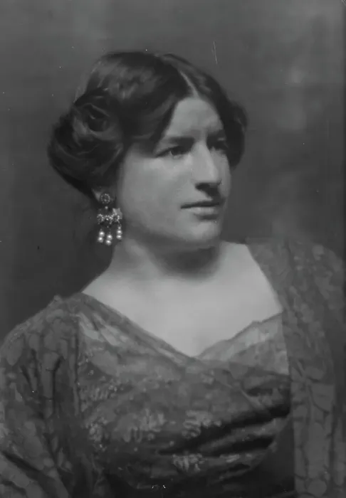 Framed Print : Gilmore, Inez Haynes, Mrs. portrait photograph, 1913. Creator: Arnold Genthe Framed Print : Gilmore, Inez Haynes, Mrs. portrait photograph, 1913. Creator: Arnold Genthe