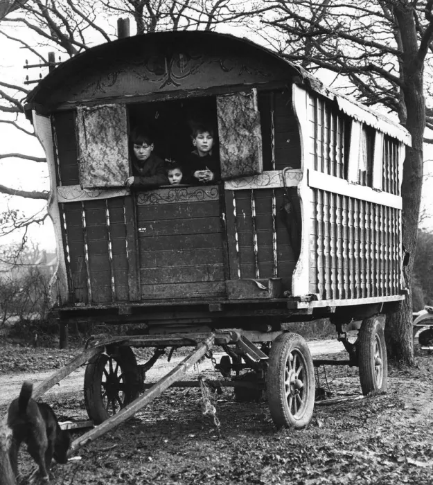 Framed Print : Gipsy children looking out of their caravan by the roadside, Charlwood, Surrey, 1964 Framed Print : Gipsy children looking out of their caravan by the roadside, Charlwood, Surrey, 1964