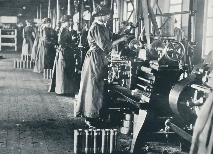 Framed Print : Girl munition workers at their lathes in a Scottish mill, c1914 Framed Print : Girl munition workers at their lathes in a Scottish mill, c1914