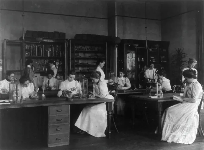 Framed Print : Girls in a science laboratory at Eastern High School, Washington, D.C. (1899?). Creator: Frances Benjamin Johnston Framed Print : Girls in a science laboratory at Eastern High School, Washington, D.C. (1899?). Creator: Frances Benjamin Johnston