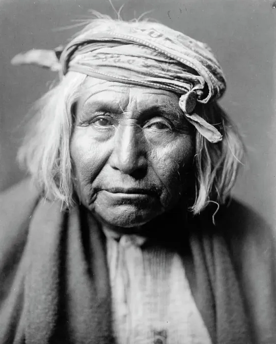 Framed Print : De Gizzeh-Rolling, c1906. Creator: Edward Sheriff Curtis Framed Print : De Gizzeh-Rolling, c1906. Creator: Edward Sheriff Curtis