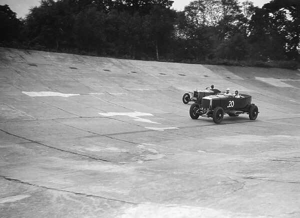 GL Bakers 5954 cc Minerva racing a 1930 Frazer-Nash Sportop on the banking at Brooklands