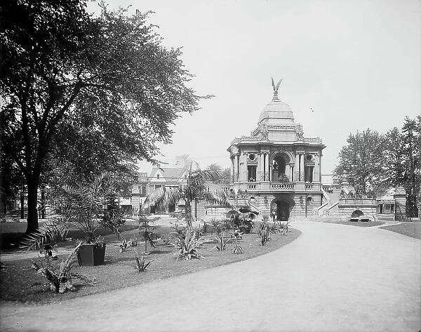 Gladwin (i.e. Water Works) Park, the Hurlbut Gate, Detroit, Mich. between 1900 and 1920. Creator: Unknown
