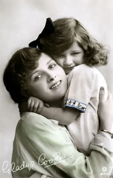 Framed Print : Gladys Cooper (1888-1971), English actress, early 20th century. Artist: Rotary Photo Framed Print : Gladys Cooper (1888-1971), English actress, early 20th century. Artist: Rotary Photo