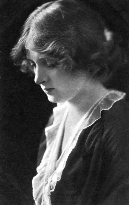 Framed Print : Gladys Cooper (1888-1971), English actress, 1900s. Artist: CW Faulkner & Co Framed Print : Gladys Cooper (1888-1971), English actress, 1900s. Artist: CW Faulkner & Co