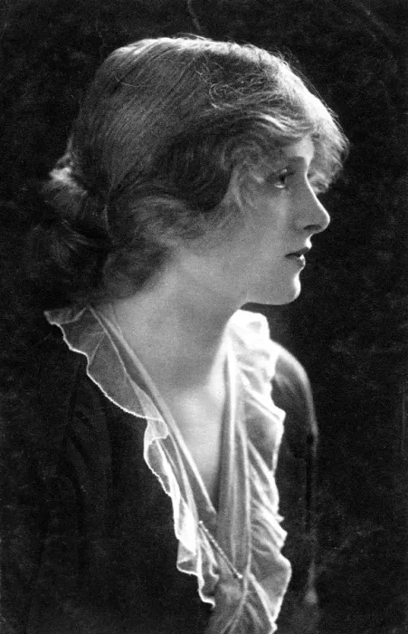 Framed Print : Gladys Cooper (1888-1971), English actress, 1900s. Artist: CW Faulkner & Co Framed Print : Gladys Cooper (1888-1971), English actress, 1900s. Artist: CW Faulkner & Co